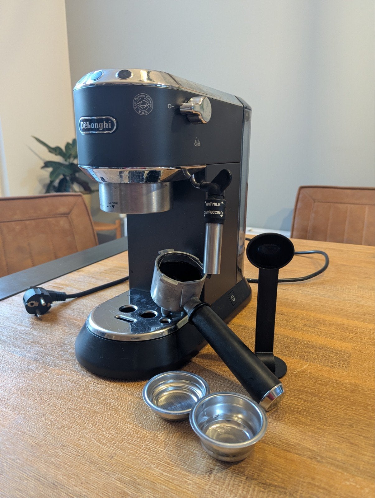 DeLonghi Koffiemachine / Espressomachine - Zwart