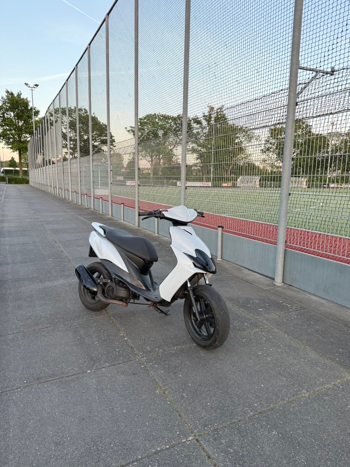 Yamaha JogR dr50 - Wit/Zwart, Fietsen en Brommers, Scooters | Yamaha, Ophalen, JogR of RR, Tweetakt, Gebruikt