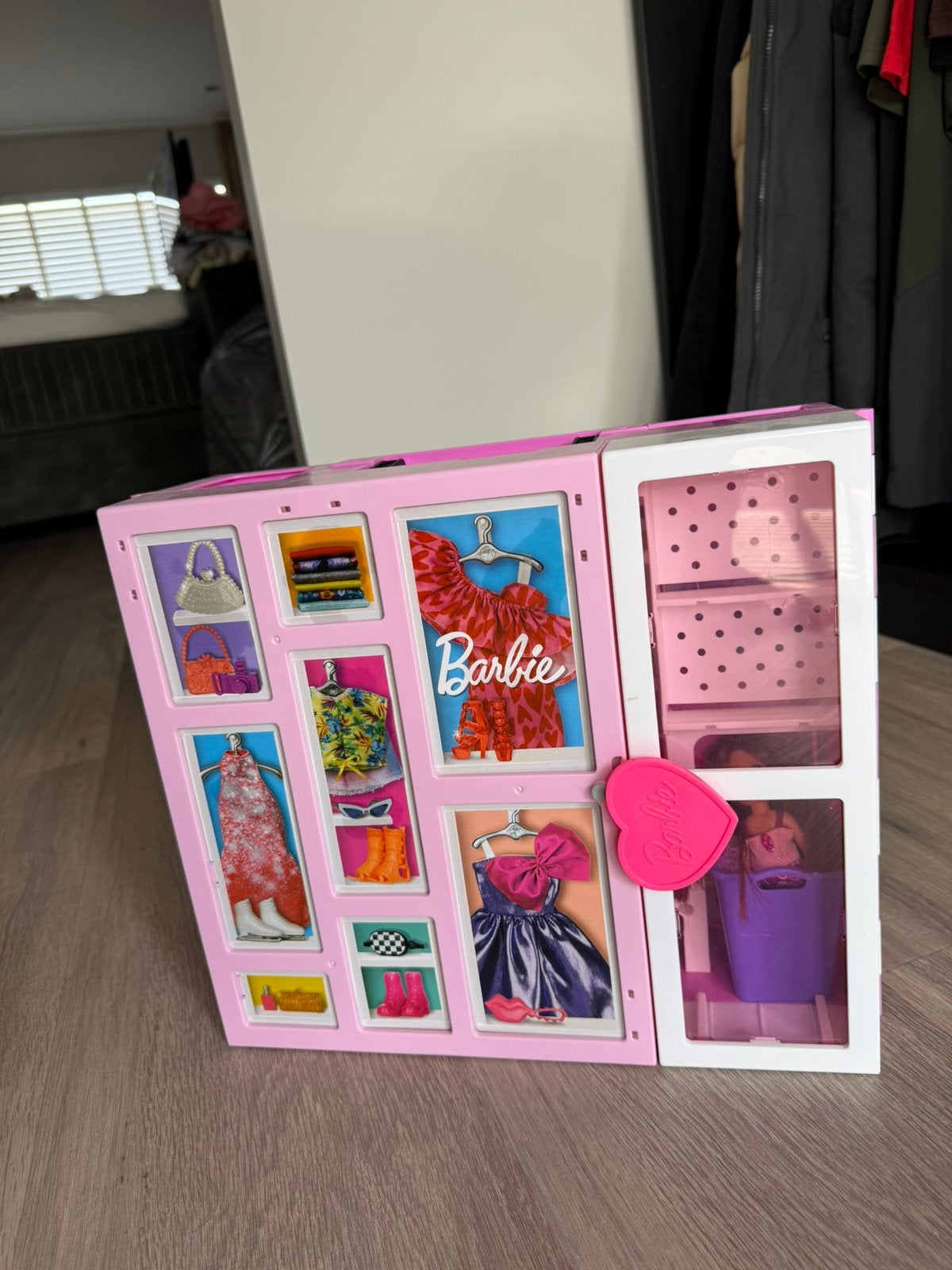 Barbie’s kledingkast!, Ophalen, Zo goed als nieuw, Toebehoren