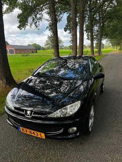 Peugeot 206 1.6 16V CC 2005 Zwart, Auto's, Peugeot, Voorwielaandrijving, Dealer onderhouden, Zwart, 4 cilinders