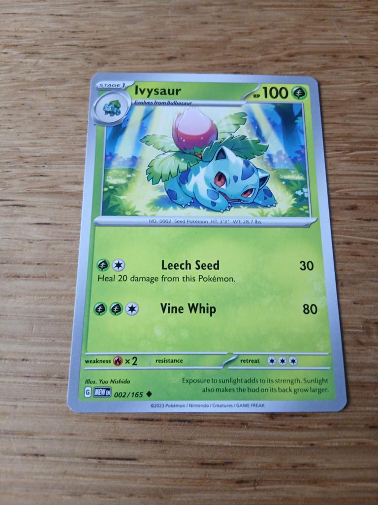 Pokémon Kaart Ivysaur 002/165 (Engels), Ophalen of Verzenden, Zo goed als nieuw, Losse kaart