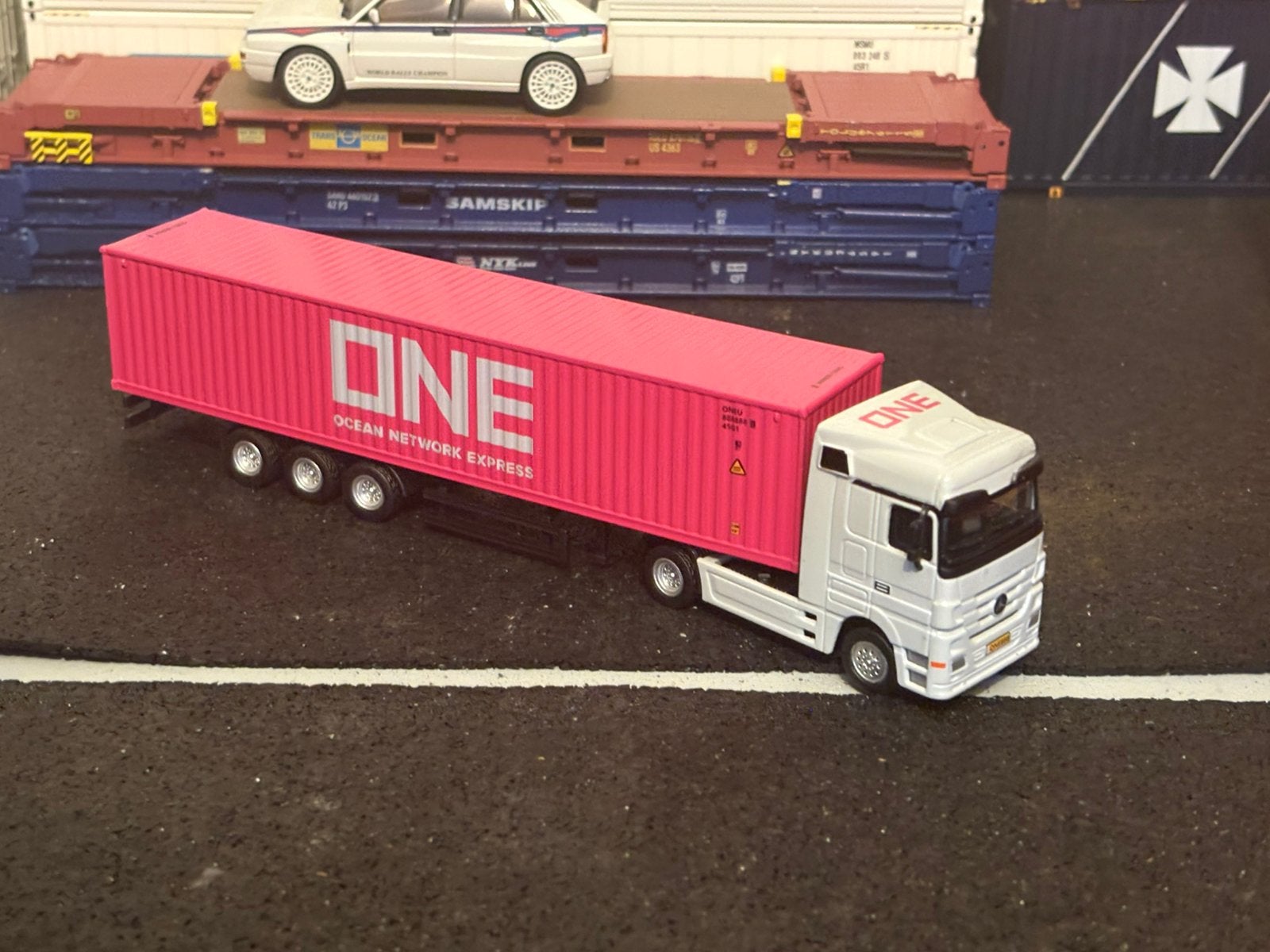 ONE truck no herpa, Hobby en Vrije tijd, Modelauto's | 1:87, Ophalen of Verzenden, Zo goed als nieuw, Bus of Vrachtwagen, Herpa