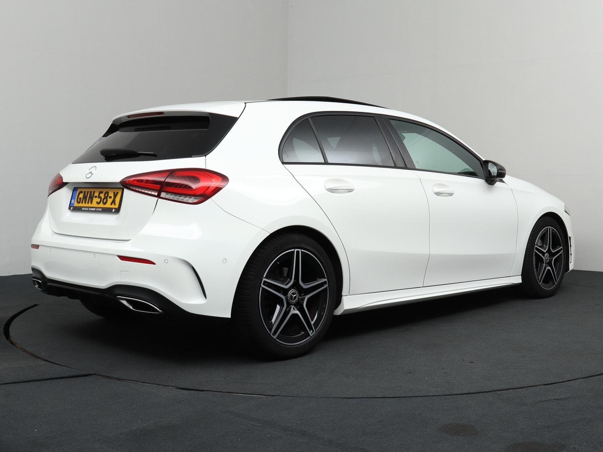 Mercedes-Benz A-klasse 200 AMG | Burmester | Camera | Panora, Auto's, Stof, Gebruikt, 4 cilinders, Bedrijf