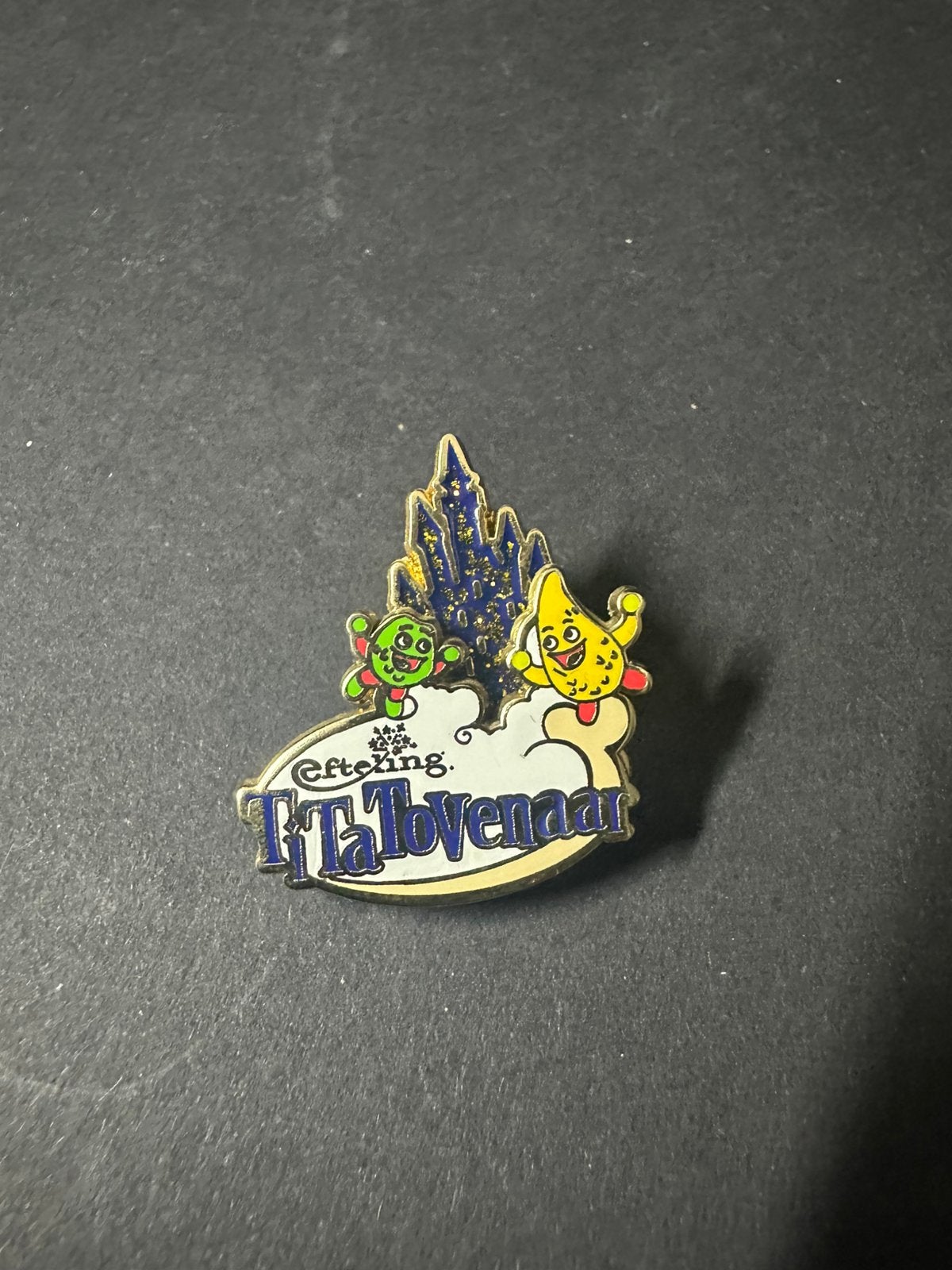 Efteling pin Ti Ta Tovenaar luxe, Ophalen of Verzenden, Zo goed als nieuw, Button of Speldje