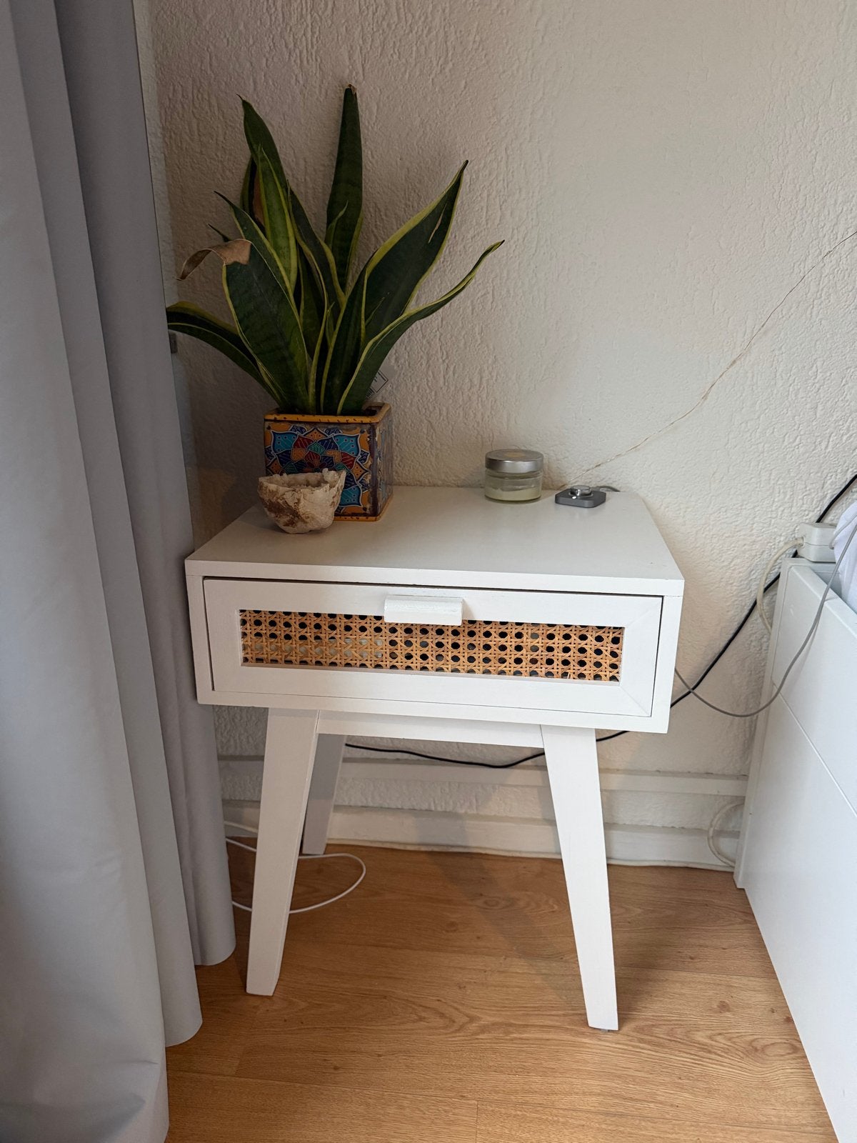 Nachtkastje met lade en rotan detail, Ophalen, Minder dan 45 cm, 55 tot 70 cm, Zo goed als nieuw