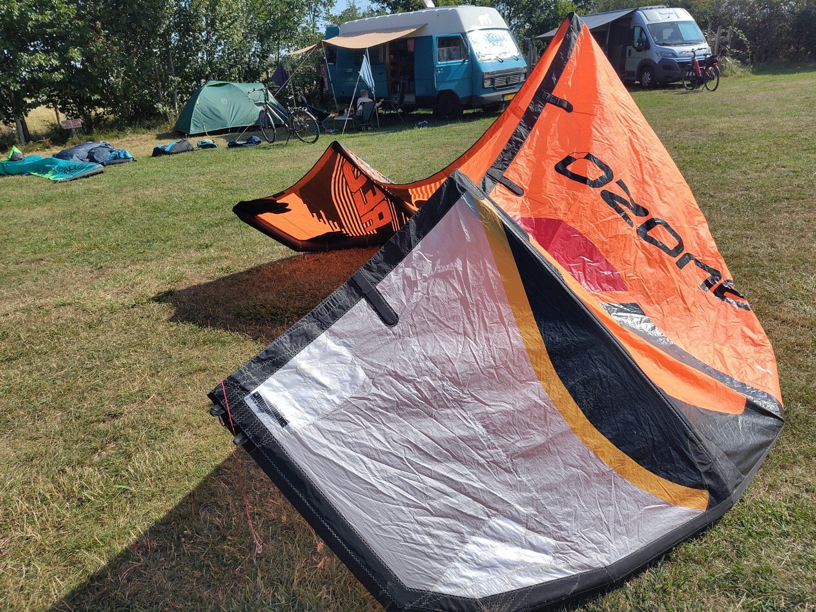 Ozone Reo V2 9m² Kitesurf Kite - Oranje/Zwart, Watersport en Boten, Kitesurfen, Gebruikt, 9 m², Geen board, Ophalen of Verzenden