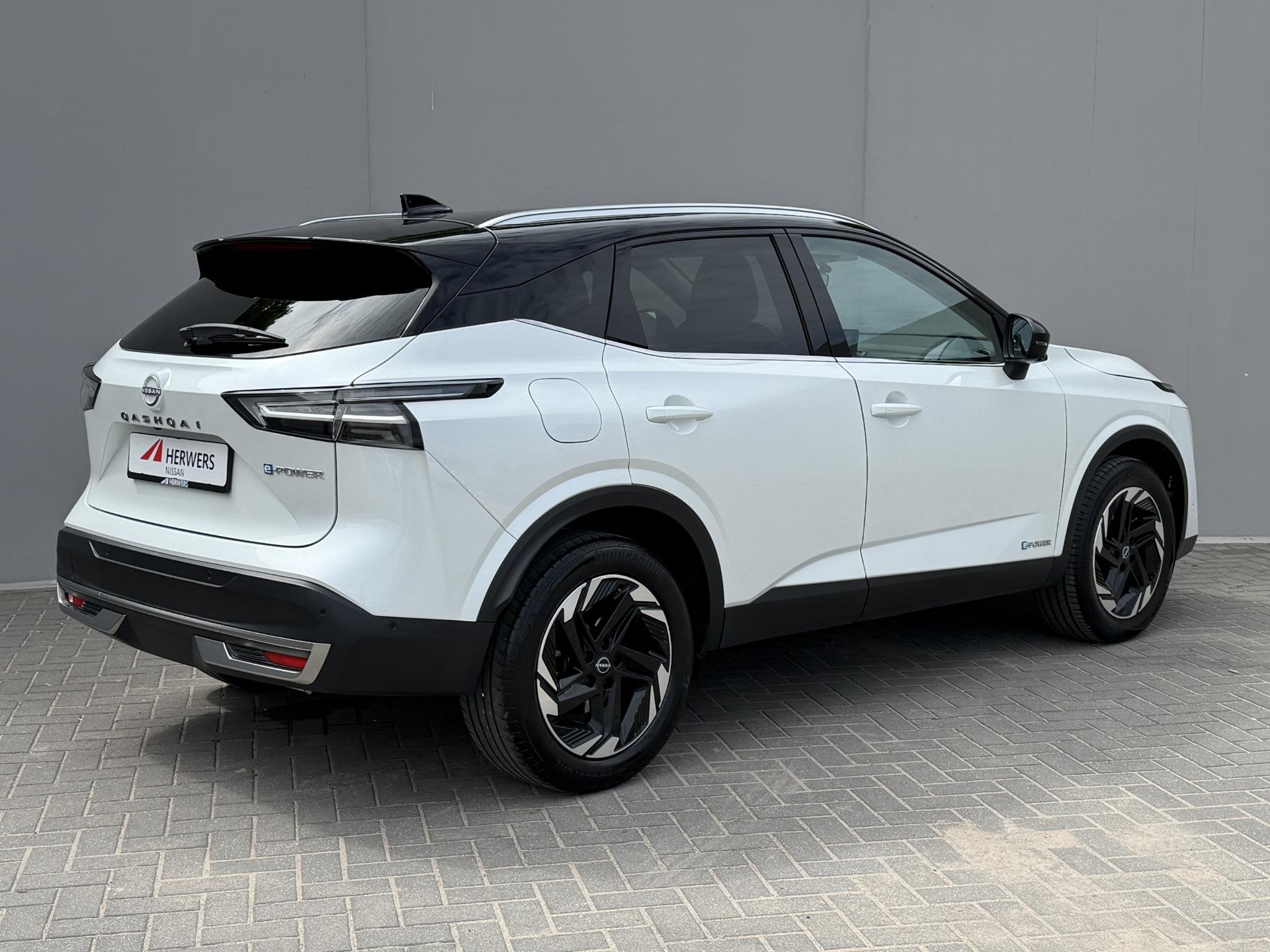 Nissan Qashqai 1.5 e-Power N-Connecta / Facelift / Navigatie, Gebruikt, 2 kWh, Wit, Bedrijf