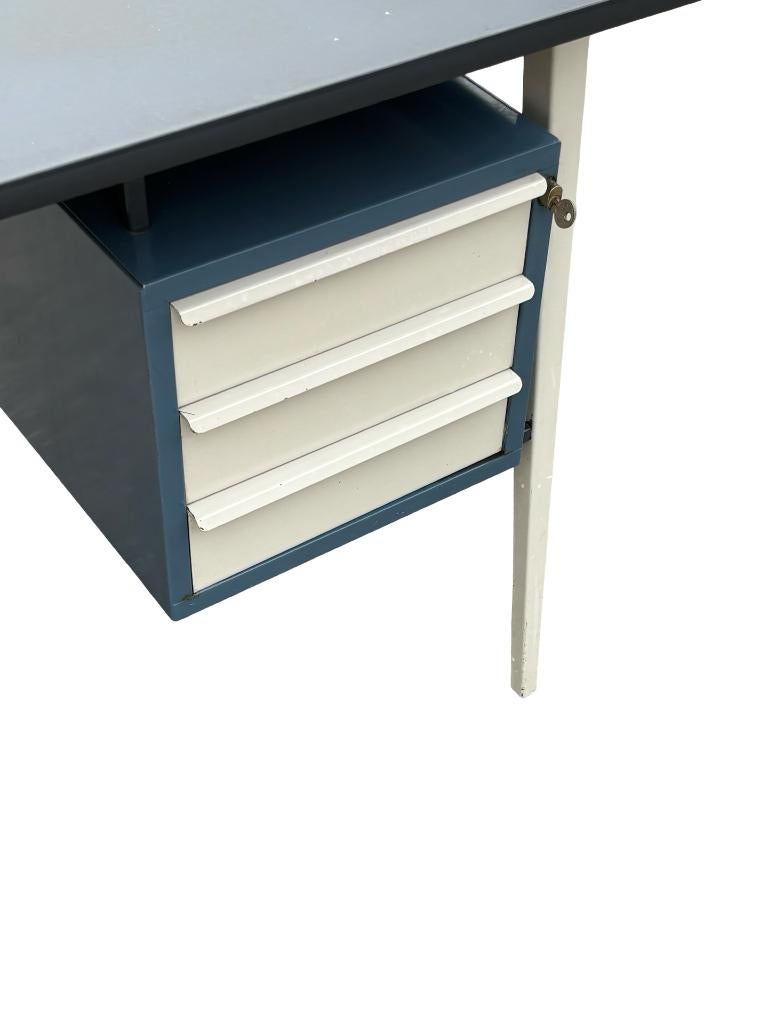 Vintage Marko bureau uit de jaren 60 Nederlands design., Gebruikt, Met lades, Vintage, Vintage