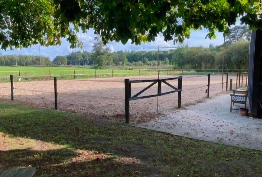 stal vrij op "doe-het-zelf" accomodatie, Stalling