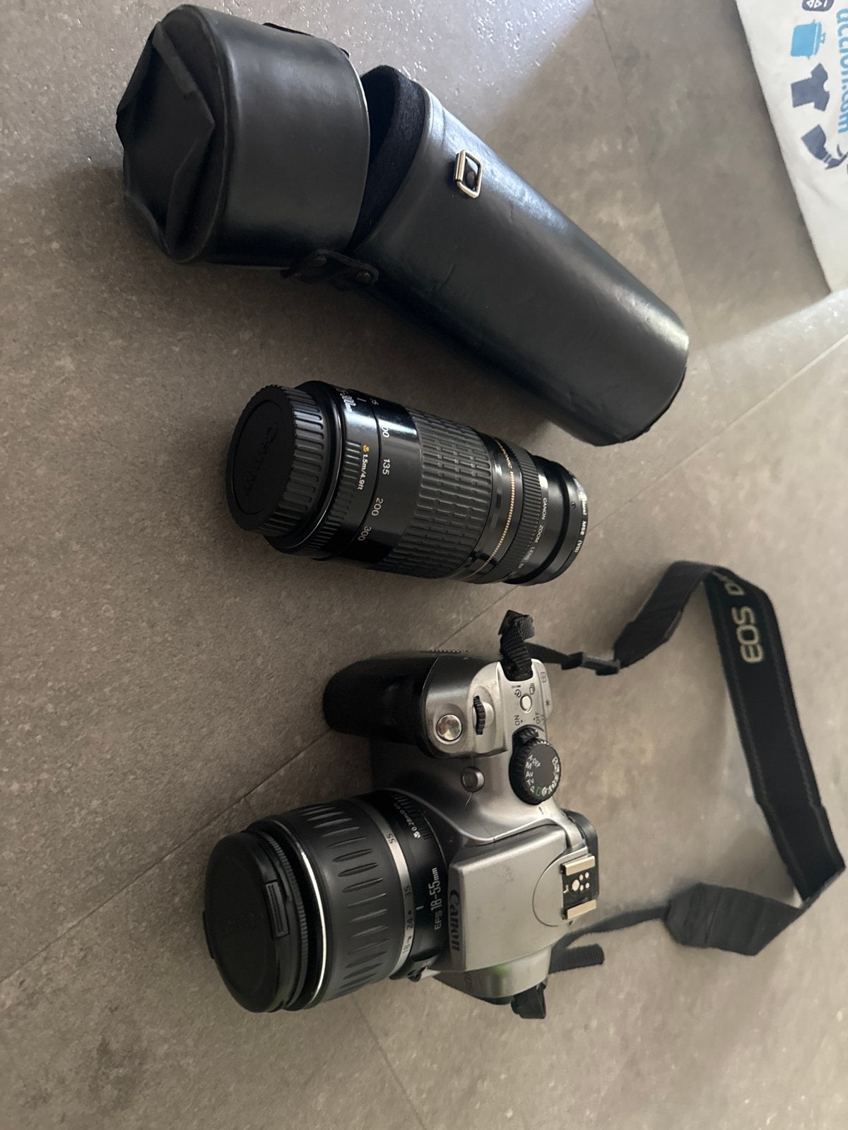 Canon EOS DS6041 Spiegelreflexcamera met 2 lenzen en tas, Ingebouwde flitser, Gebruikt, Spiegelreflex, Canon