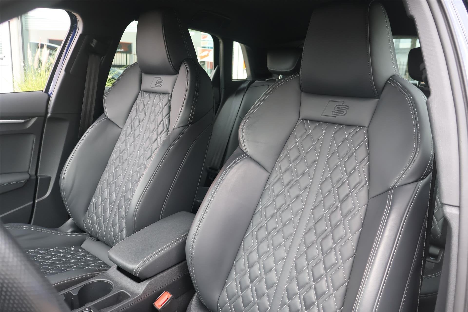 Audi A3 Sportback 35 TFSI S-Line 150pk | RS Stoelen | B&O |, Dealer onderhouden, Blauw, Bedrijf, 690 kg