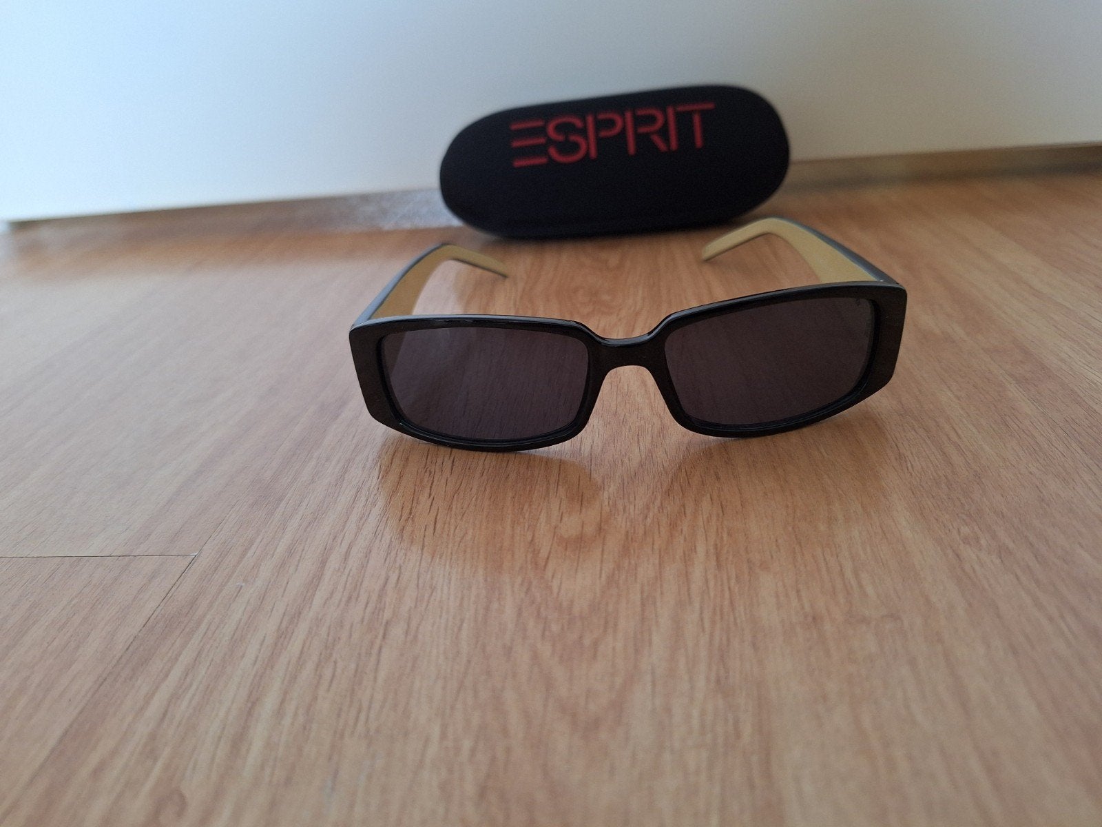 Esprit zonnebril, Ophalen of Verzenden, Gebruikt, Zwart, Overige merken