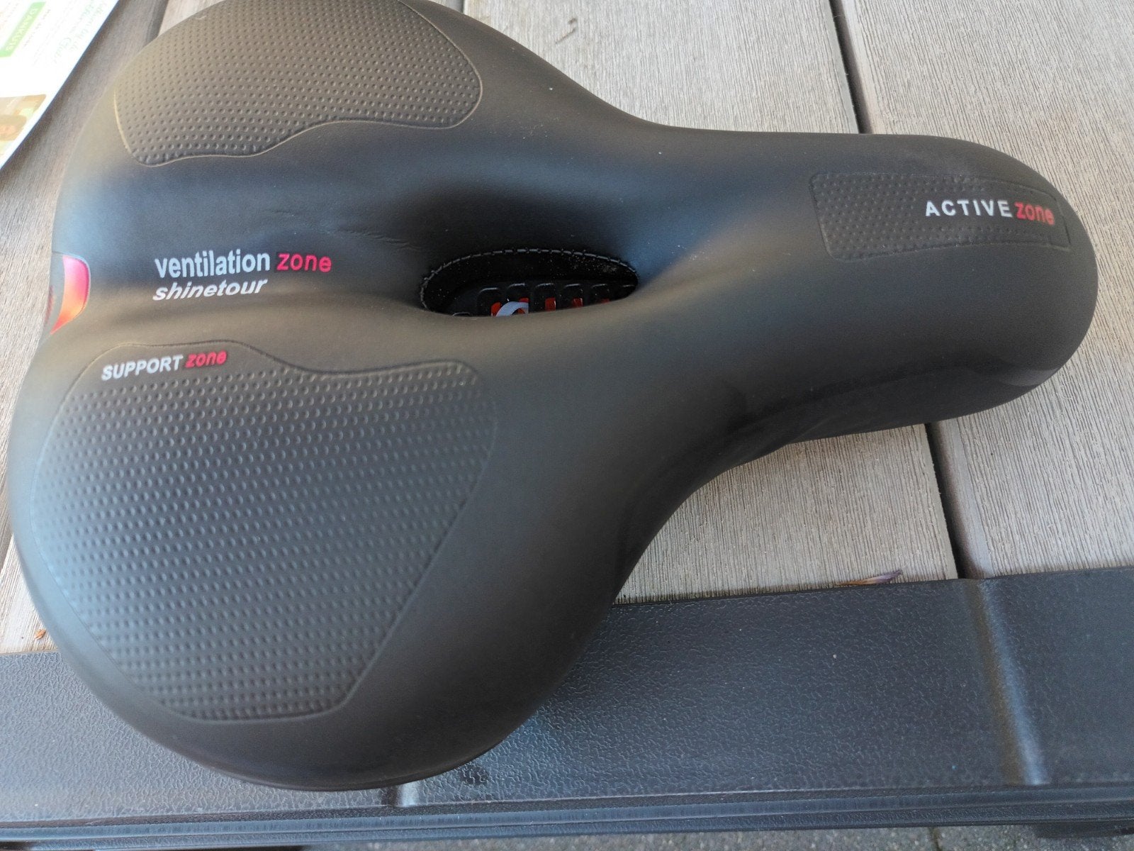 ventilation shinetour kleur zwart dameszadel met achter een, Ophalen of Verzenden