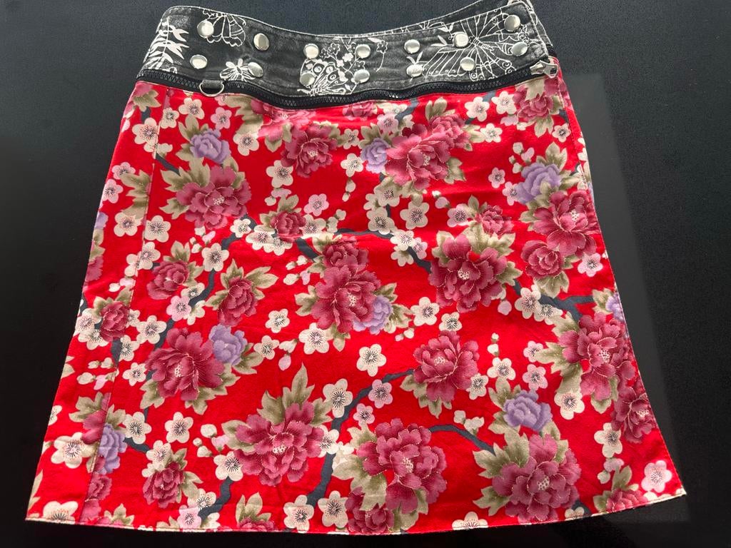 Zand Amsterdam korte rok, dubbelzijdig te dragen, Kleding | Dames, Rokken, Ophalen of Verzenden, Gedragen, Rood, Boven de knie