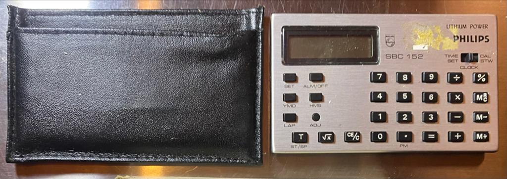 Philips SBC 152 "Lithium Card Clock Calculator" uit 1981, Diversen, Rekenmachines, Nieuw, Ophalen of Verzenden