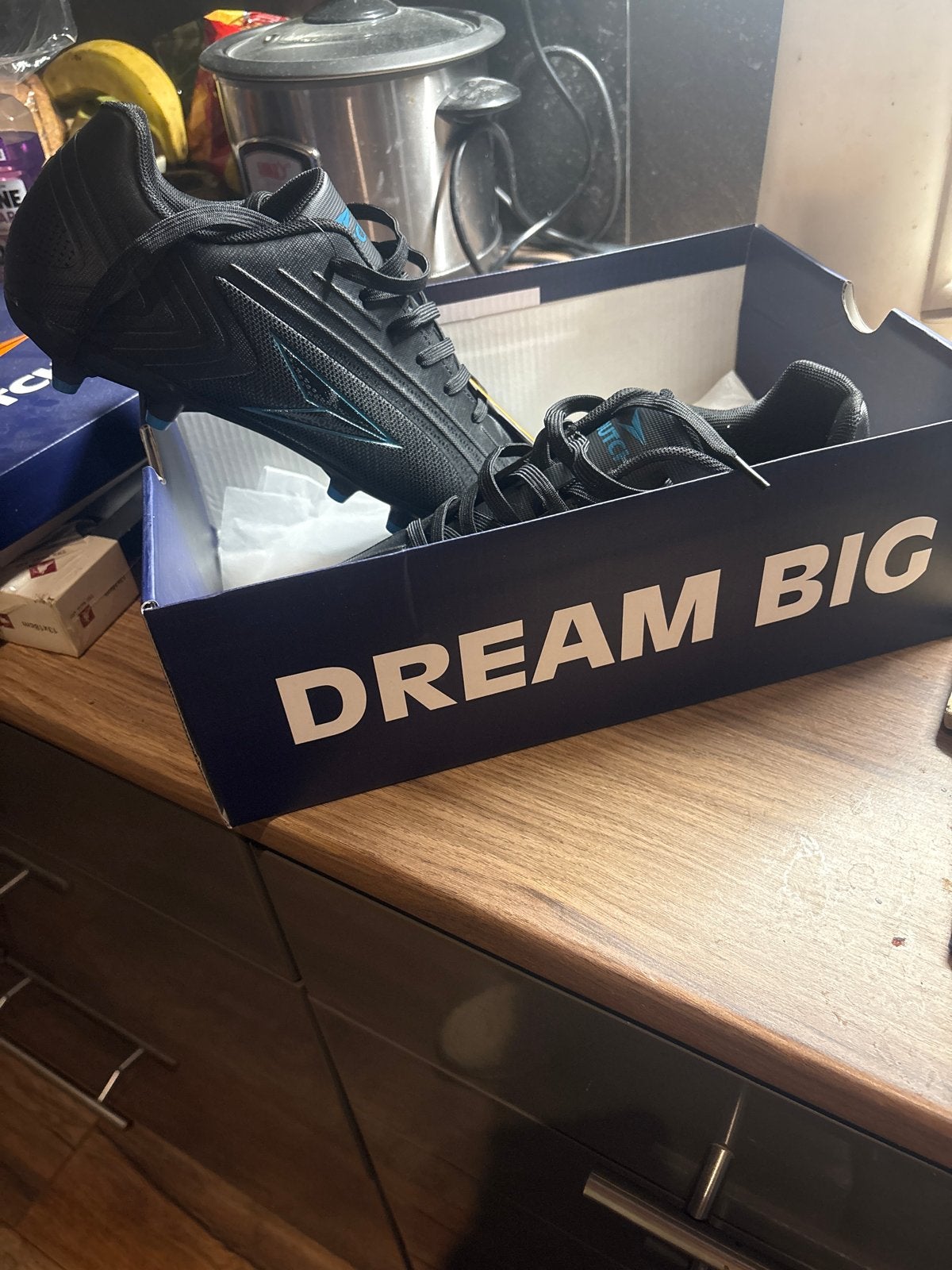 Nieuwe Dutchy voetbalschoenen maat 41 - Zwart/Blauw, Ophalen, Schoenen, Nieuw, Rd