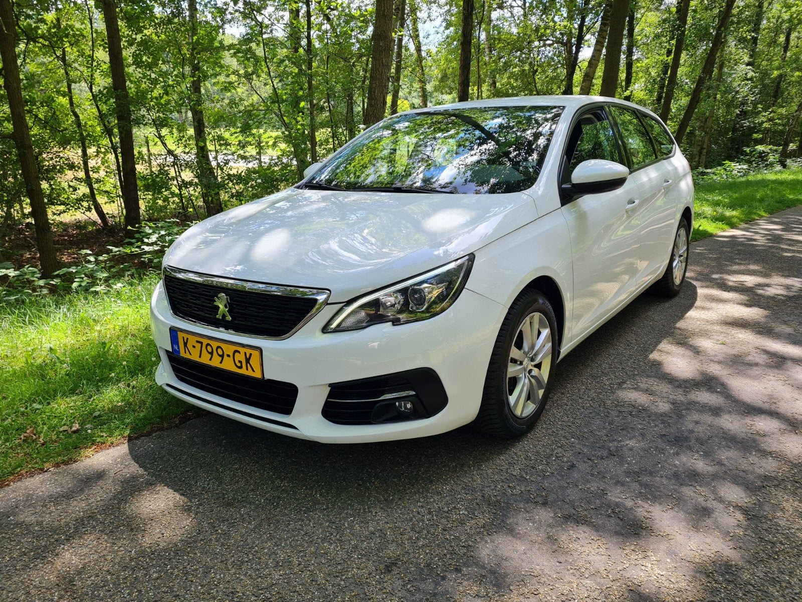 Peugeot 308 SW 1.2 - 110pk  NWE DISTRIBUTIERIEM  TREKHAAK, Auto's, Peugeot, Voorwielaandrijving, Stof, Zwart, 1199 cc