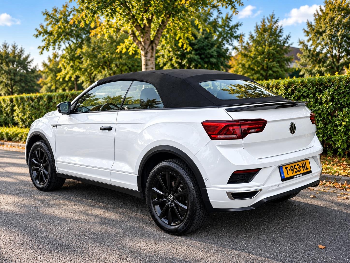 Volkswagen T-Roc Cabrio 1.5 TSI 150PK DSG R-Line•Leder, 15 km/l, 4 cilinders, 4 stoelen, Wit
