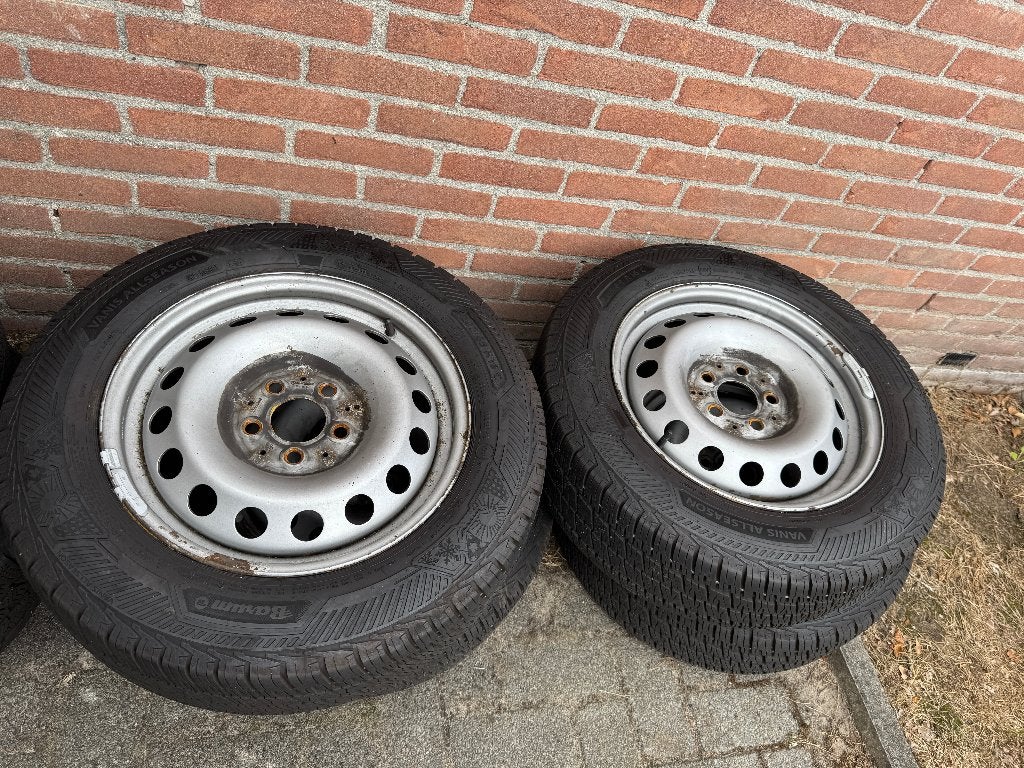 4x Barum Vanis Allseason 205/65 R16C op Mercedes Benz velgen, Ophalen, Bestelwagen, 16 inch, Banden en Velgen