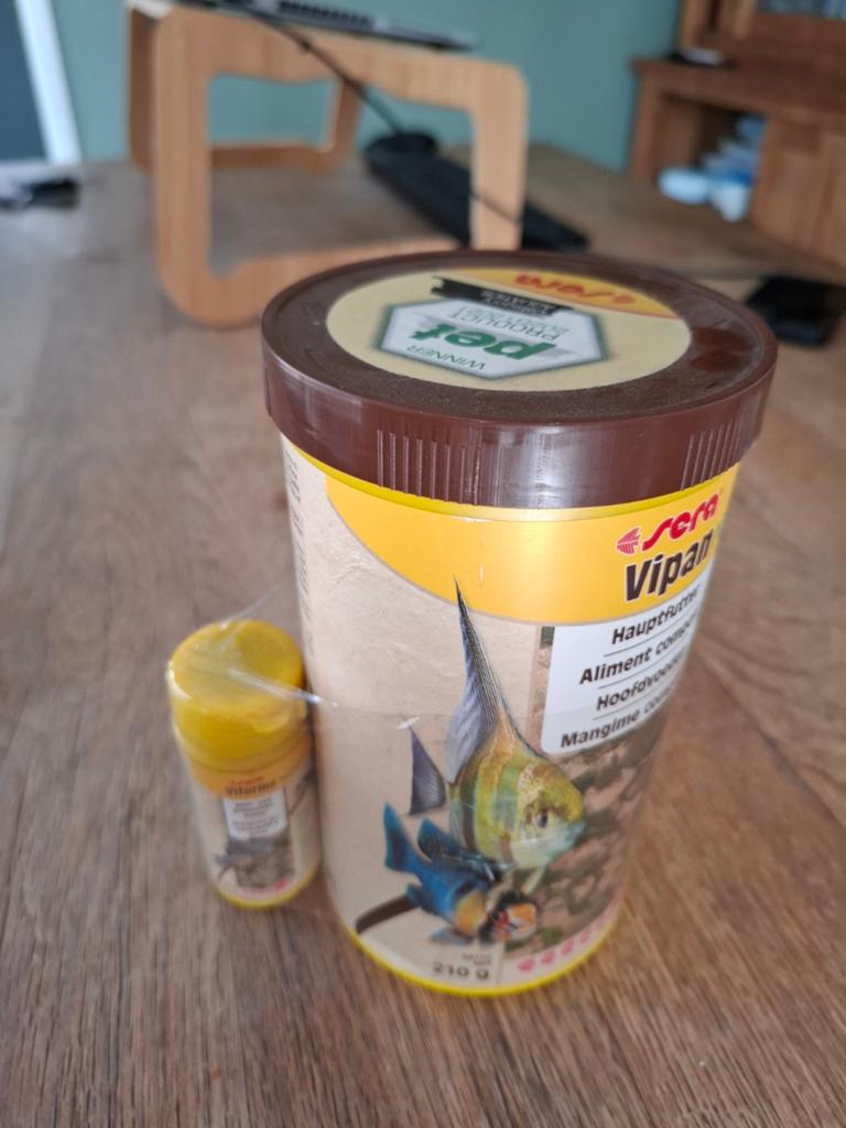 Grote bus 1000 ml sera visvoer, Ophalen