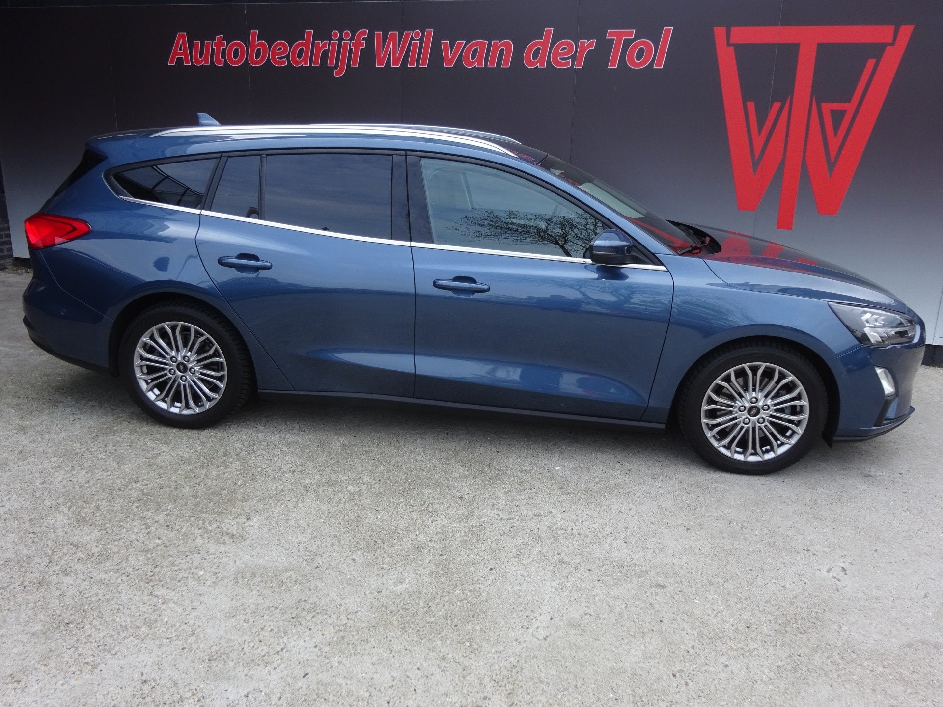 Ford FOCUS Wagon 1.0 ECOBOOST TITANIUM X | AUTOMAAT | A.C.C, Stof, 715 kg, Blauw, 1331 kg