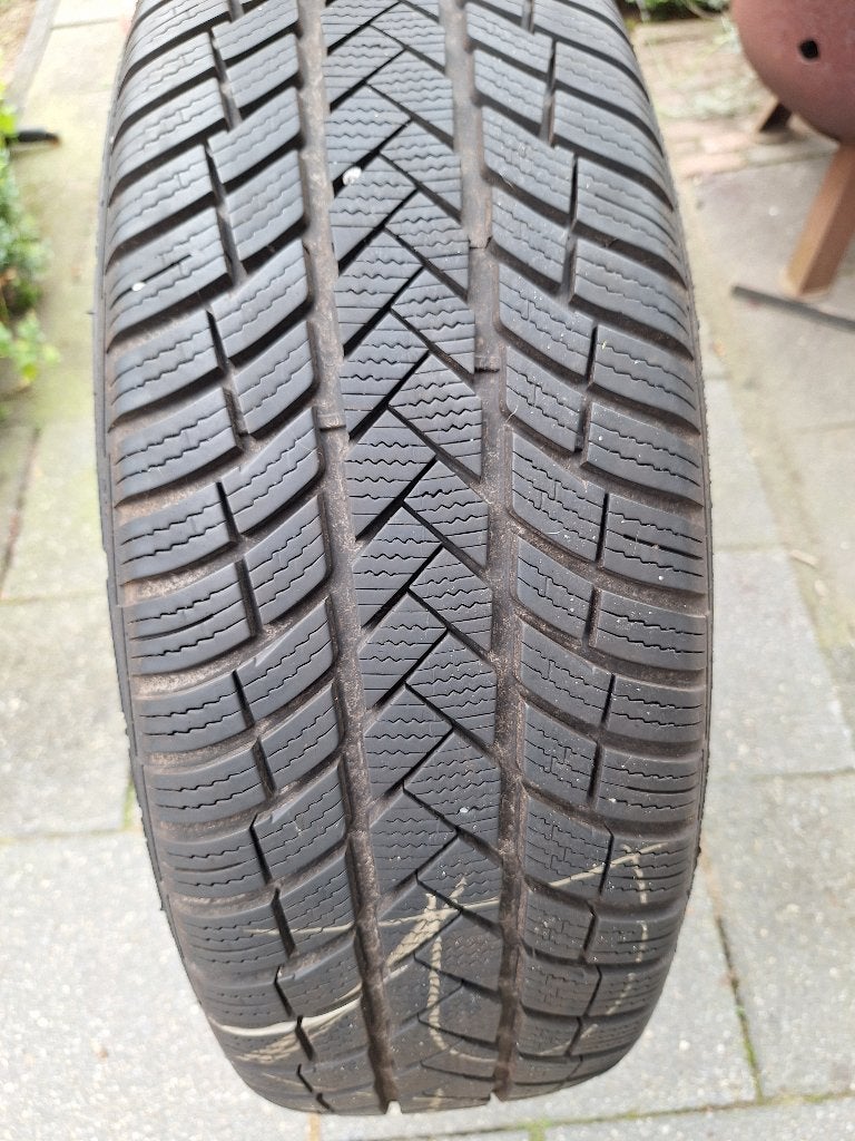 Orginele Audi Q5 19 inch velgen met Vredestein winterbanden, Banden en Velgen, Winterbanden, 235 mm, Ophalen