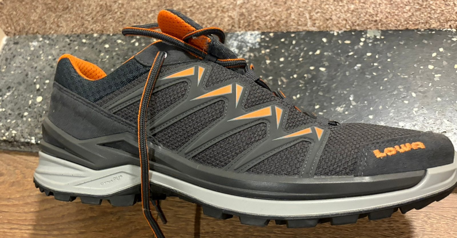 Lowa Innox Pro GTX Lo graphite/orange heren wandelschoen, Ophalen of Verzenden, Zo goed als nieuw, Zwart, Wandelschoenen of Bergschoenen