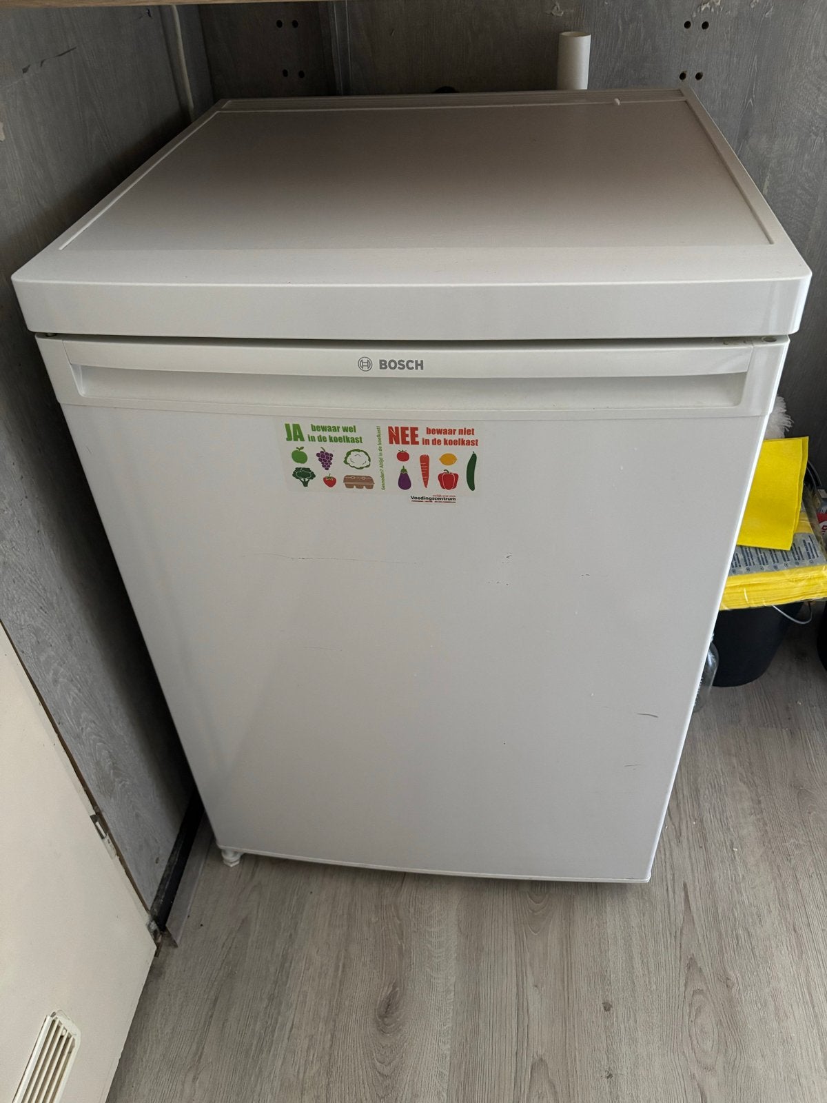 Bosch Koelkast met vriesvak, Gebruikt, 100 tot 150 liter, 45 tot 60 cm, Met vriesvak