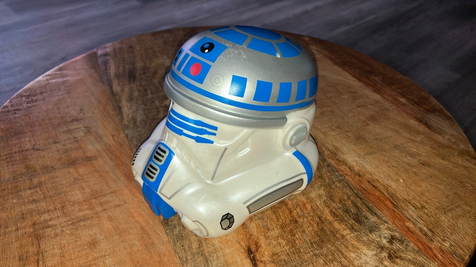Disney R2D2 Star Wars Legion Stormtrooper Helmet, Ophalen of Verzenden, Zo goed als nieuw, Actiefiguurtje