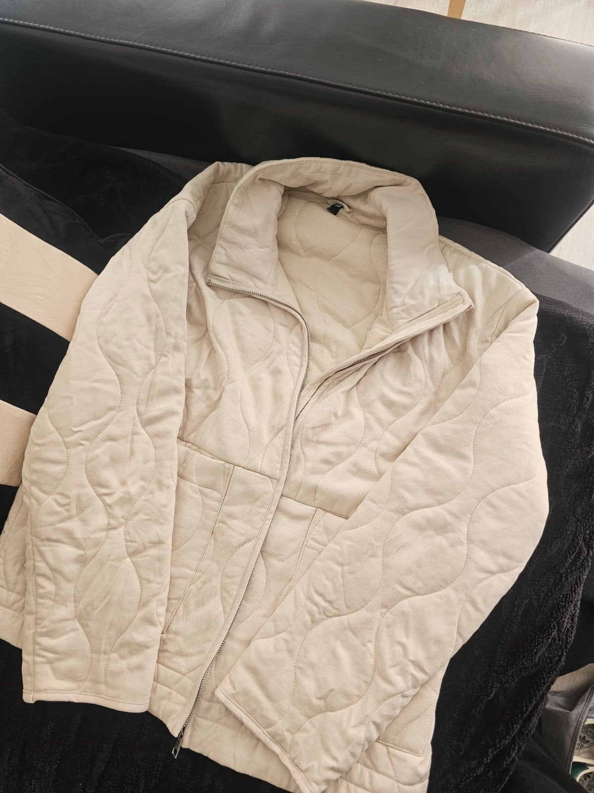 Nieuwe beige gewatteerde jas Hema maat S met zakken, Kleding | Dames, Ophalen