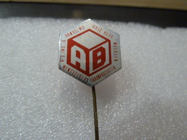 Vintage Speldje Arie Blok Voeders Woerden Mengvoeders, Ophalen of Verzenden, Gebruikt, Overige onderwerpen, Speldje of Pin