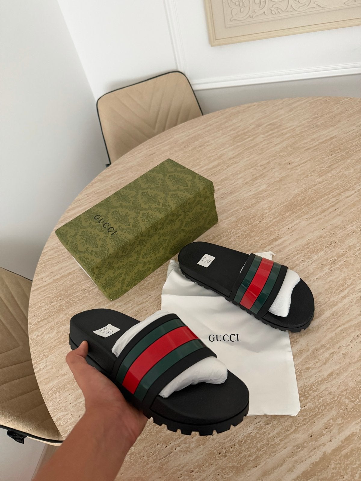 Gucci slippers Maat42 - Nieuw in doos - Goede kwaliteit, Kleding | Heren, Schoenen, Ophalen of Verzenden, Nieuw, Zwart