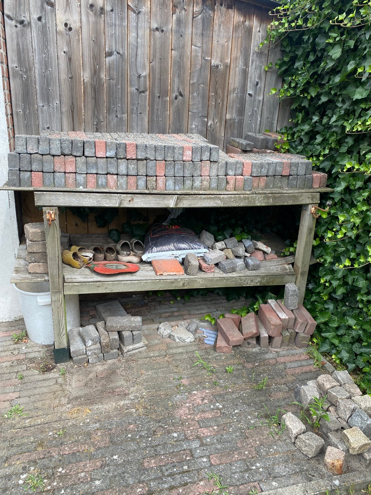 Partij klinkers en stenen, Ophalen, Zo goed als nieuw, Beton, Klinkers