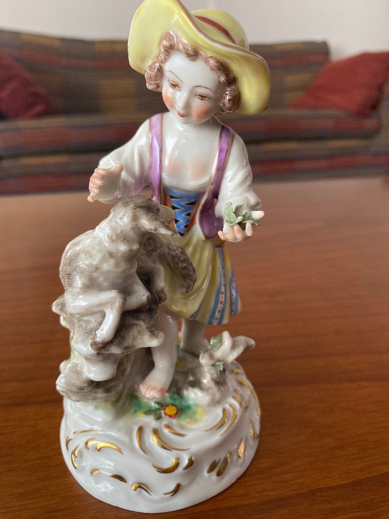 Antiek beeldje - Herderinnetje met Lam (Meissen of Dresden), Ophalen of Verzenden, Zo goed als nieuw, Mens