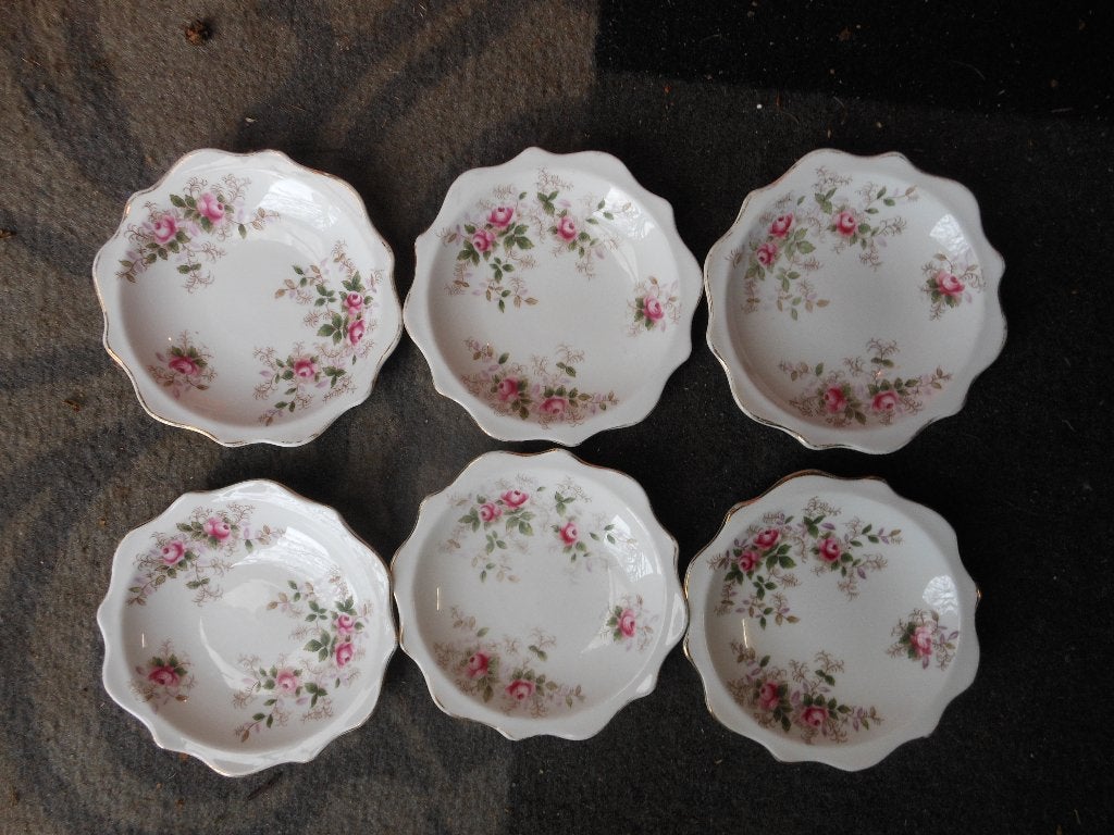 Royal Albert Lavender Rose petit four schoteltjes, Huis en Inrichting, Keuken | Servies, Gebruikt, Ophalen of Verzenden, Bord(en)