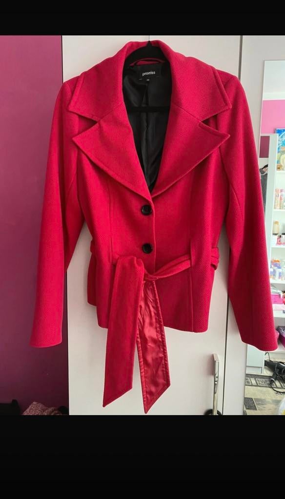 Stijlvol Rood Jasje met Ceintuur - Promiss, Ophalen of Verzenden, Zo goed als nieuw, Maat 38/40 (M), Rood