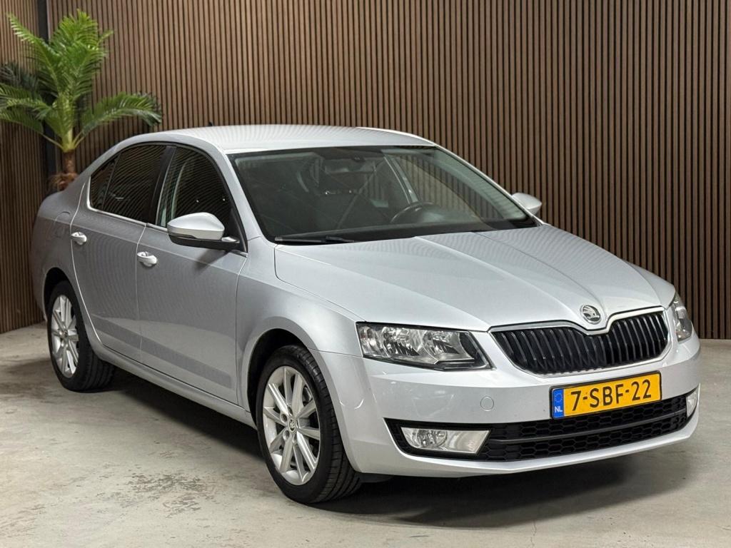 Skoda Octavia 1.2 TSI Grt Amb. Bns Dealer onderhouden, Auto's, Skoda, Voorwielaandrijving, Stof, Gebruikt, 4 cilinders