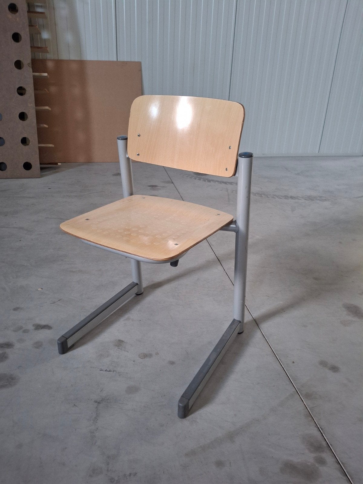 Gratis 10 Gebruikte schoolstoelen - Stevig en functioneel, Ophalen, Gebruikt, Overige kleuren, School, Vintage, Functioneel