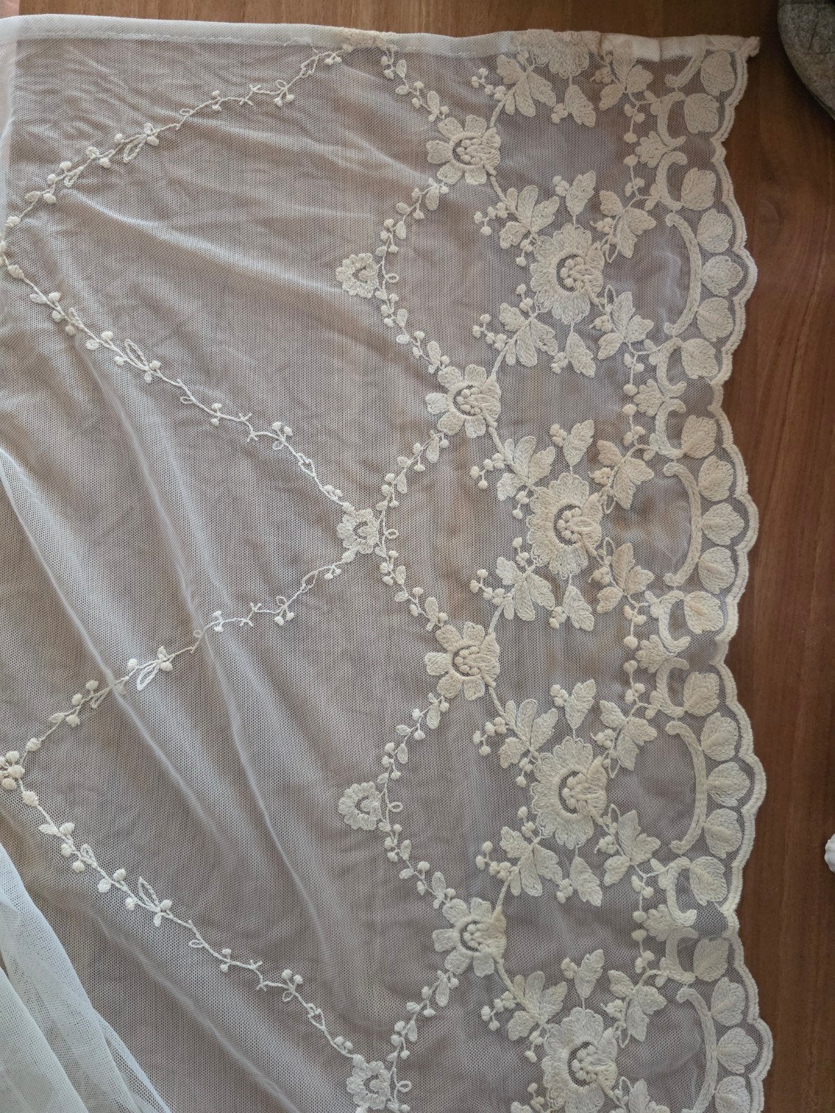 Jeanne d'Arc living kant / Lace, Antiek en Kunst, Verzenden