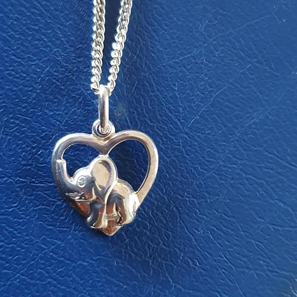 Zilverkleurige ketting met olifant hanger, Ophalen of Verzenden, Zo goed als nieuw