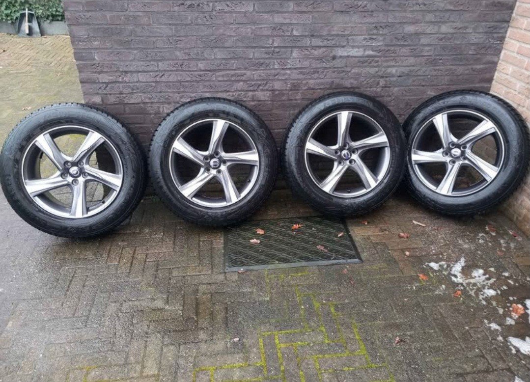 18 inch Ixion  winterset voor XC60, Ophalen, 18 inch, Gebruikt, Banden en Velgen