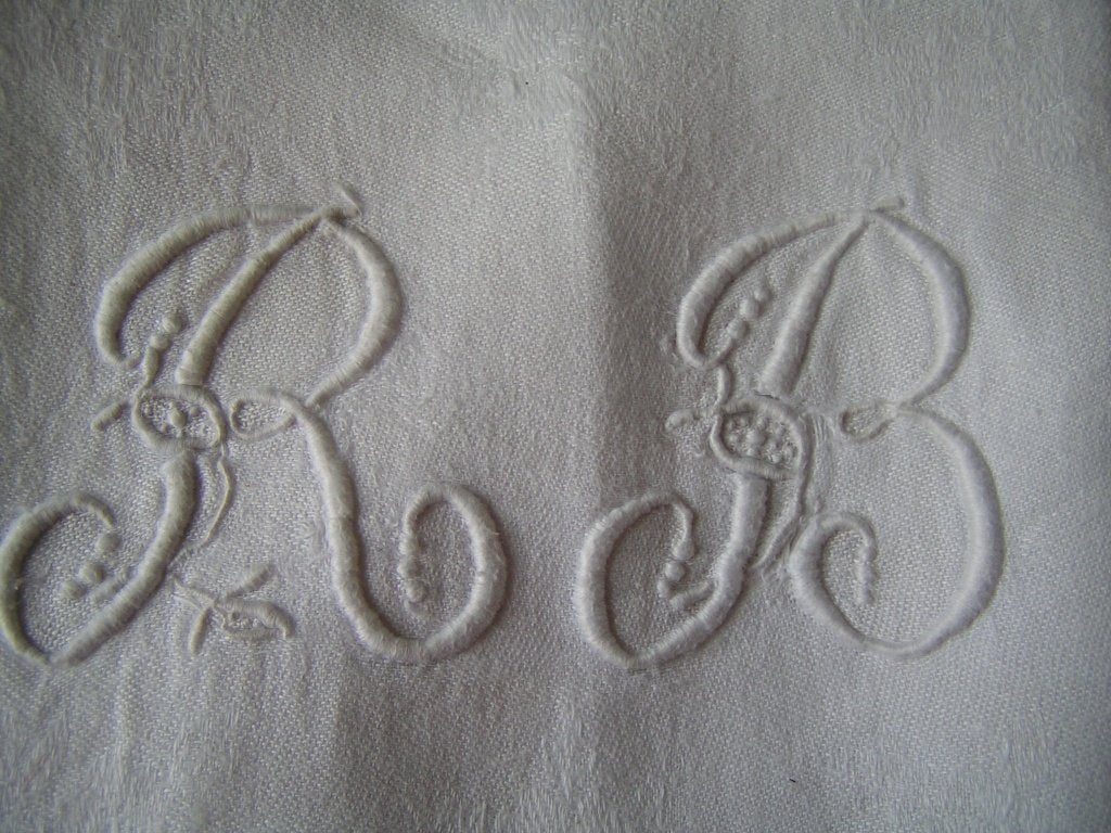 antiek tafelkleed van zijdedamast met monogram nr BB 524, Verzenden