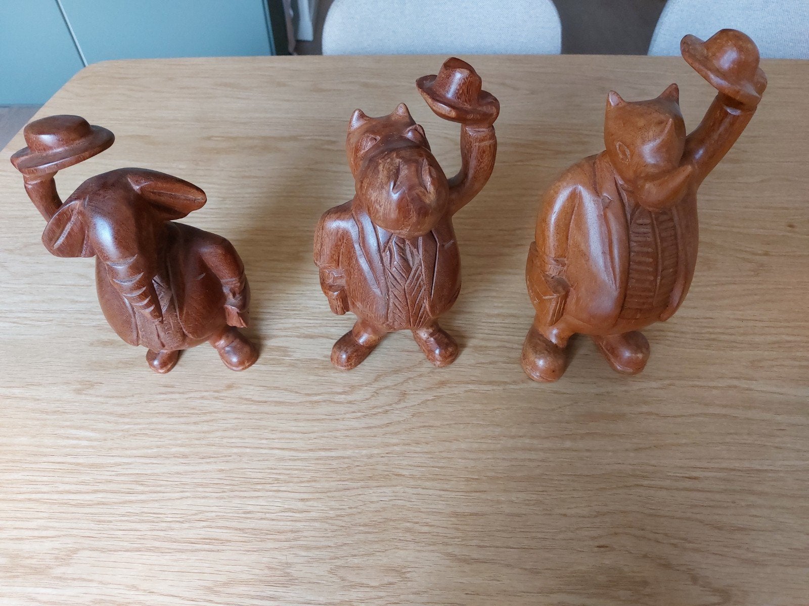 Set van 3 hout gesneden figuren/beelden van Suar-hout, Verzamelen, Beelden en Beeldjes, Ophalen, Gebruikt, Dier