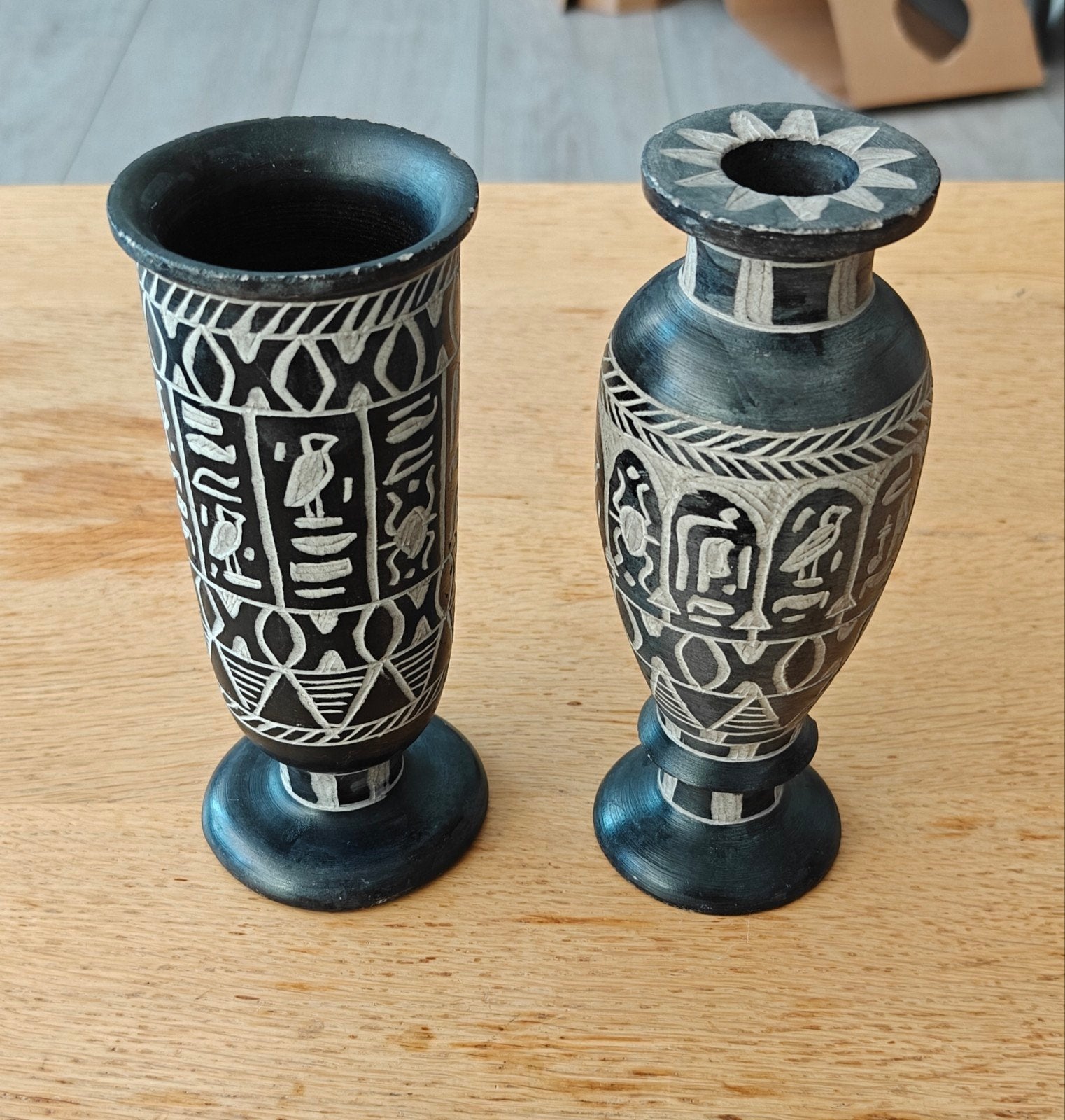Set van 2 Egyptische vazen met hiërogliefen, Ophalen of Verzenden