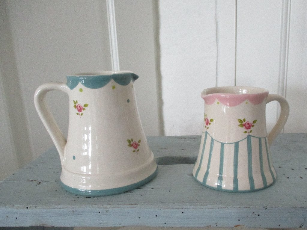 mooie brocante kannetjes met streepjes en roosjes, Antiek en Kunst, Curiosa en Brocante, Ophalen of Verzenden