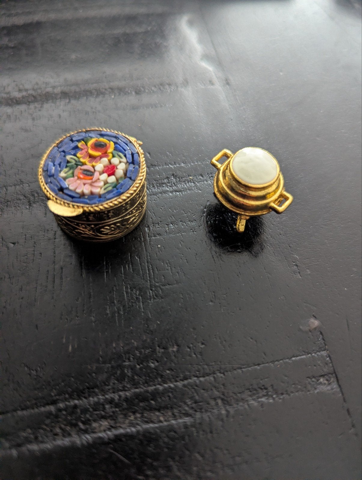 Miniatuur goud kleurig., Ophalen of Verzenden, Overige materialen