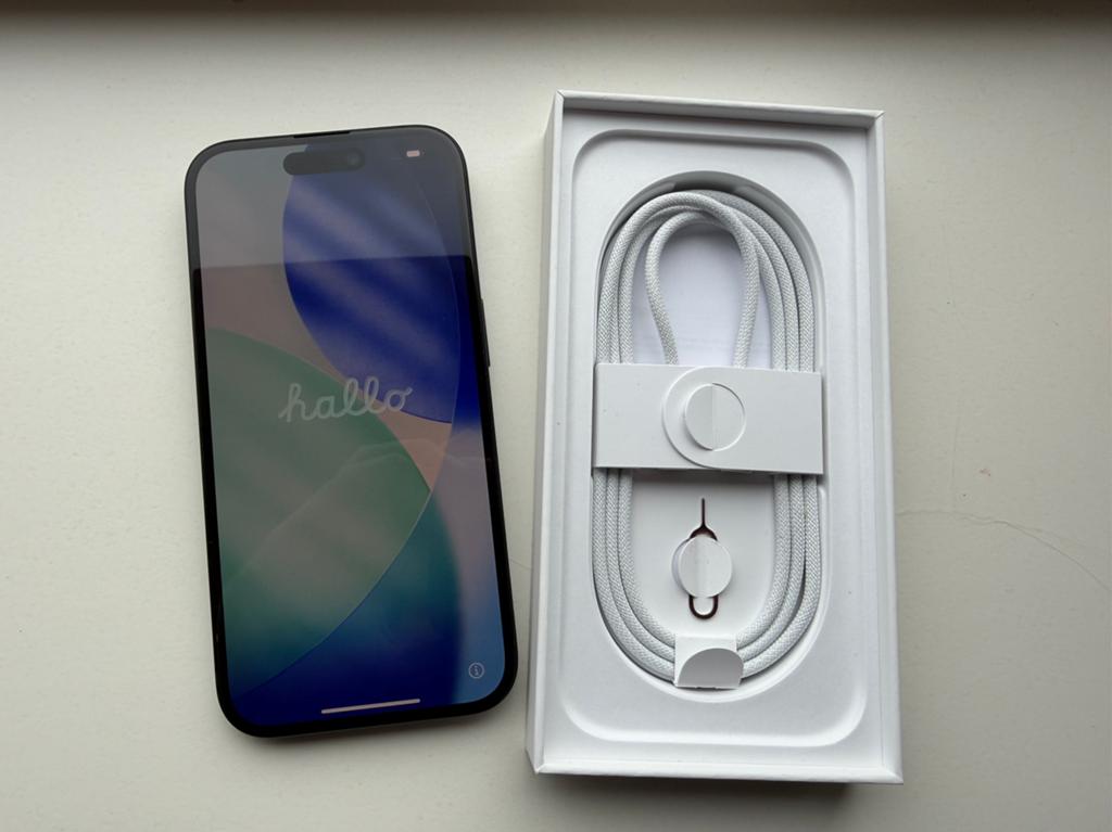 Apple iPhone 16 Zwart 128Gb, Ophalen of Verzenden, Zo goed als nieuw, Zwart, 128 GB