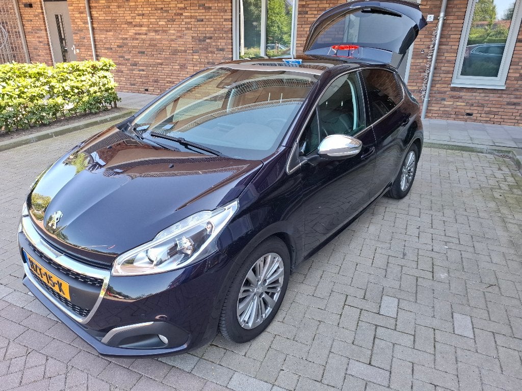 Peugeot 208 1.2 Puretech 81KW Aut-6 2017, Auto's, Peugeot, Particulier, ABS, Achteruitrijcamera, Airbags, Airconditioning, Android Auto