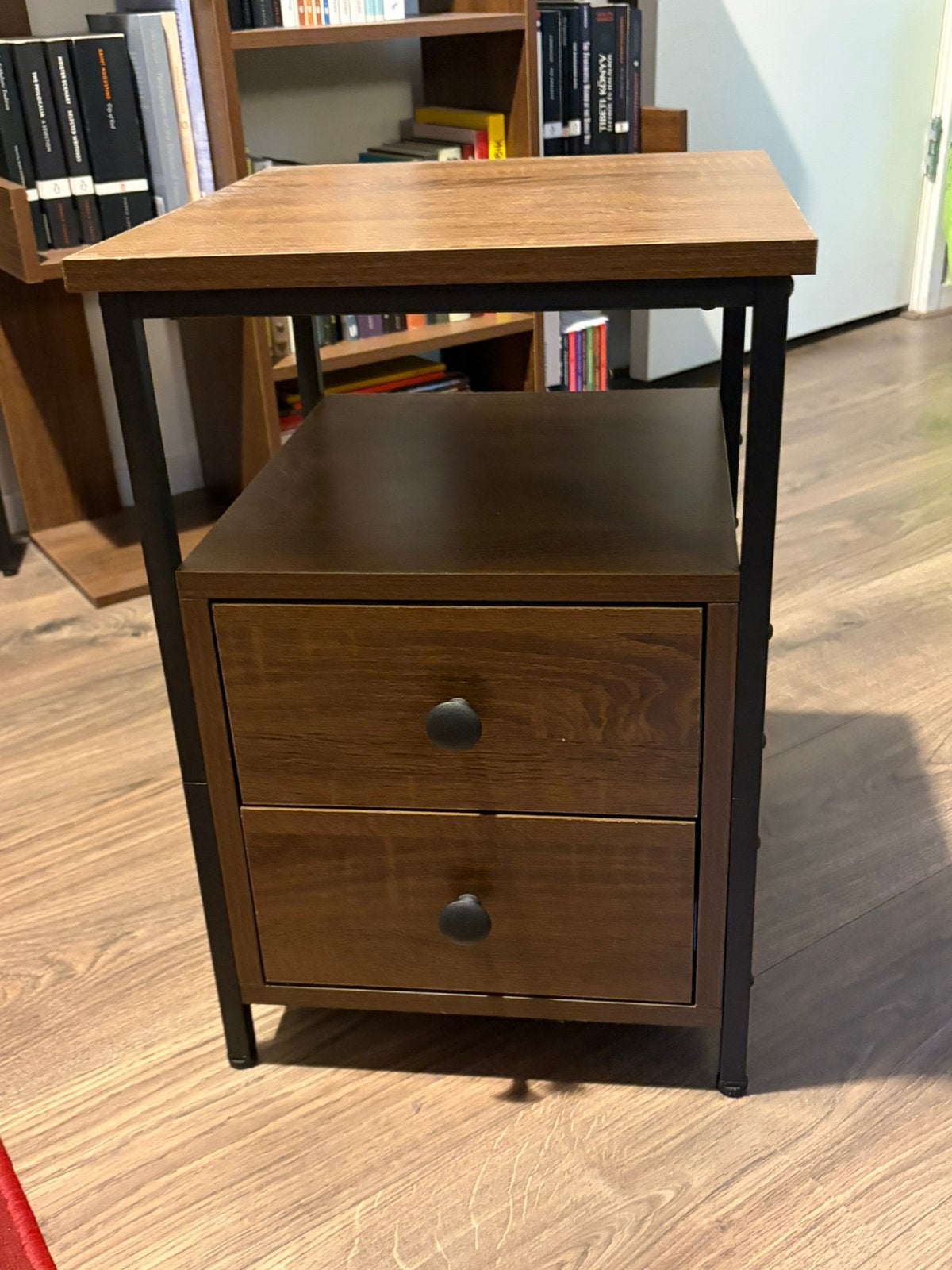 Brown nightstand, Ophalen, Zo goed als nieuw, Minder dan 45 cm, Minder dan 55 cm