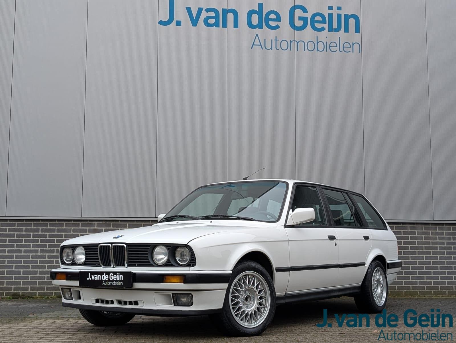 BMW 3-serie Touring 325i, Gebruikt, Zwart, 2494 cc, Wit